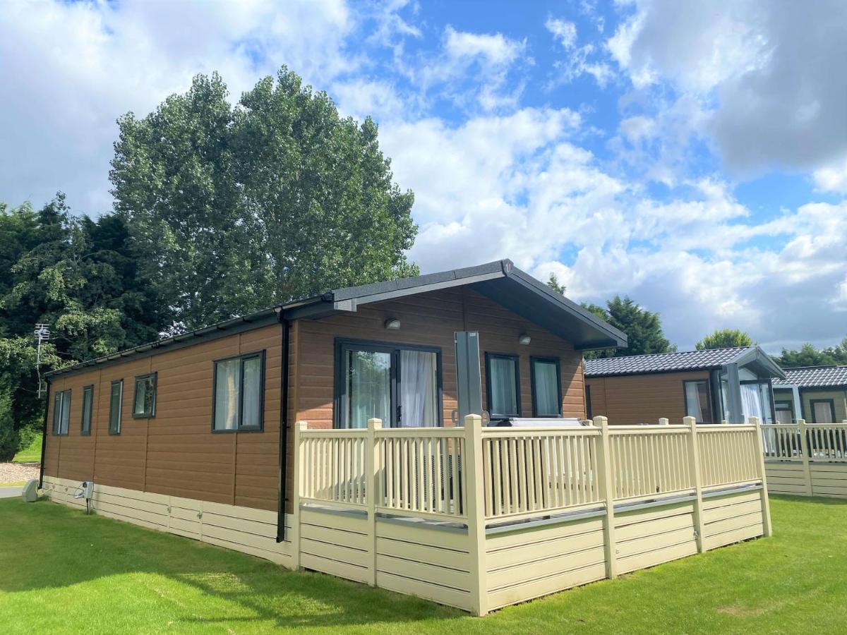 The Yorkshire Burrow Lodge With Hot Tub Exterior foto